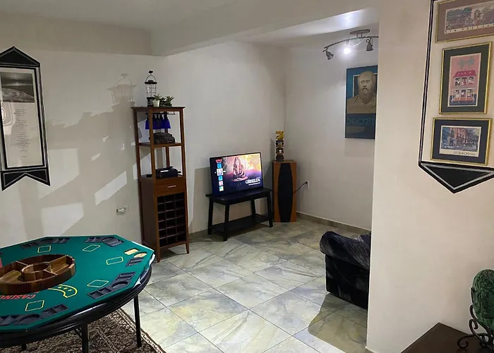 Spacious Rooftop House W/ King Bed